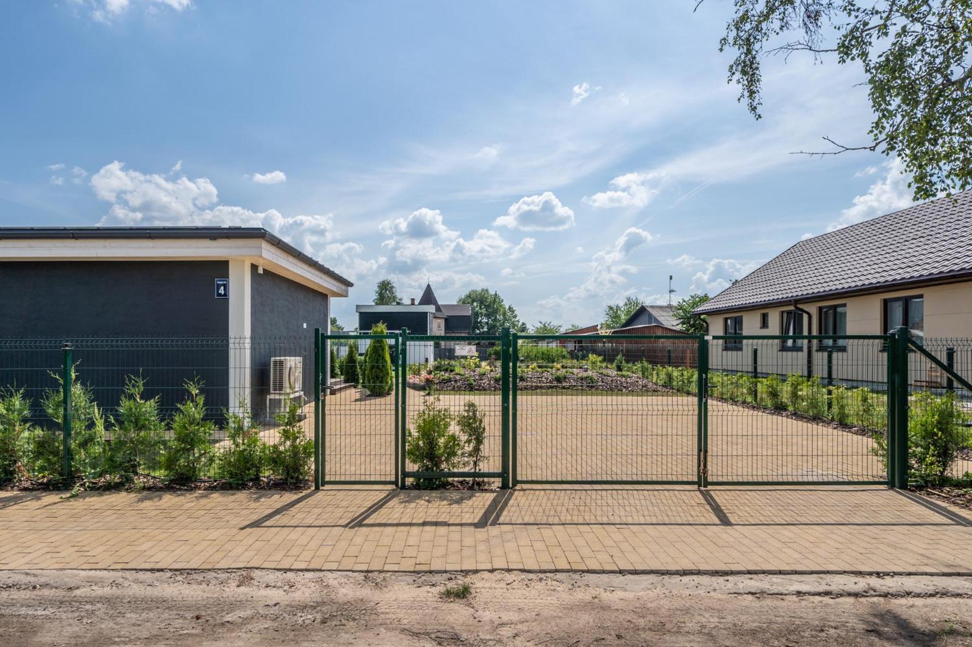Family Garden Apartments With Free Private Parking & Playground Riga Exterior foto